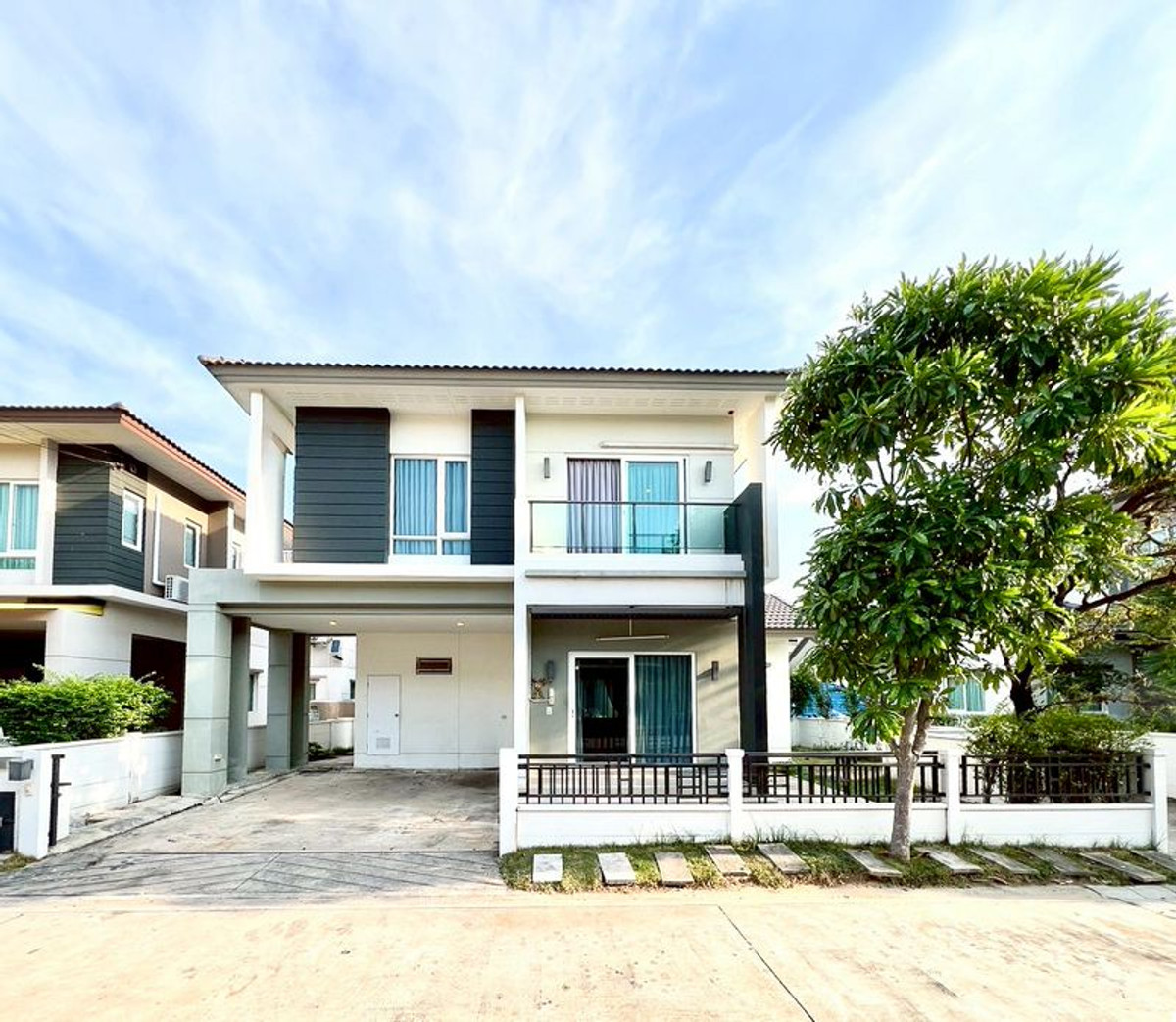 2-story detached house for sale, CENTRO Pracha Uthit 90, area 50 square meters, 4 bedrooms, Soi Pracha Samakkhi. Ban Khlong Suan Subdistrict Phra Samut Chedi District Samut Prakan Province 2-story detached house for sale, CENTRO Pracha Uthit 90, area 50 square meters, 4 bedrooms, Soi Pracha Samakkhi. Ban Khlong Suan Subdistrict Phra Samut Chedi District Samut Prakan Province