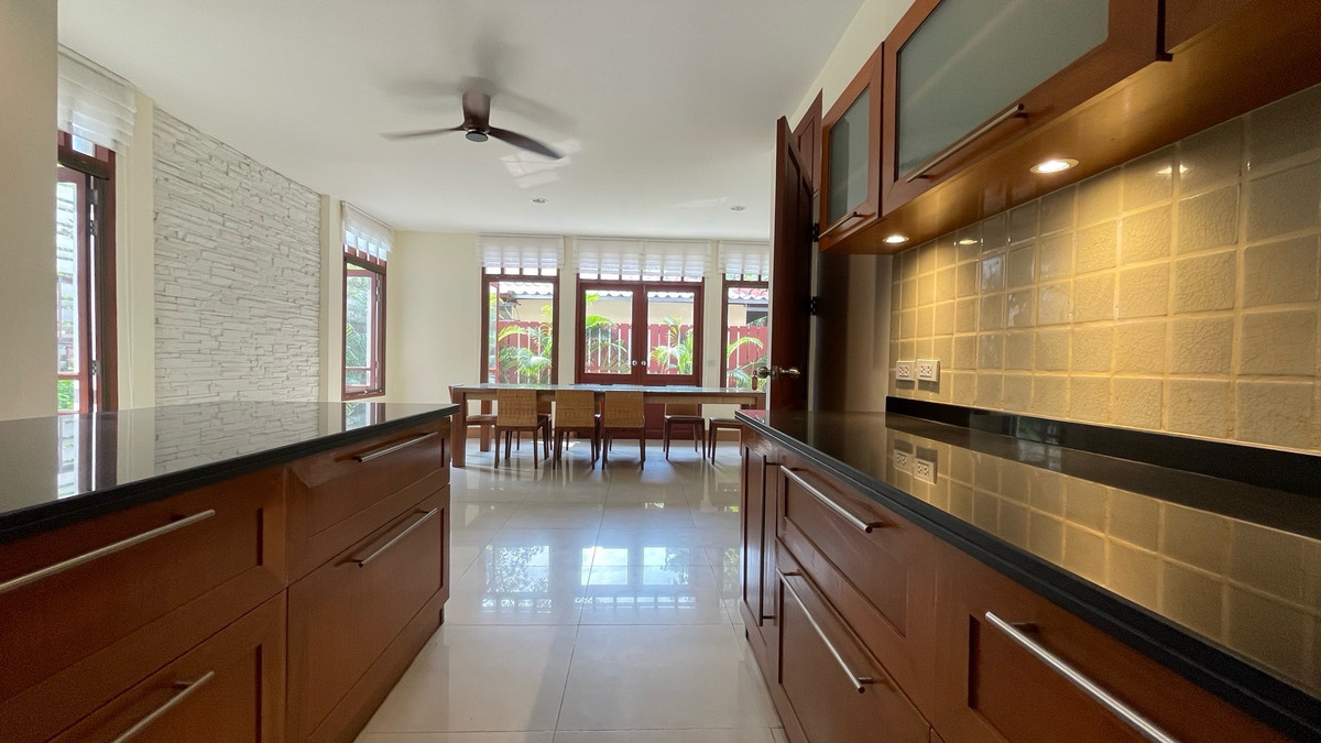 For rent: Thai-Modern Pool Villa in the heart of Ekkamai 10, on 620 sq m of land, 4 bedrooms, 5 bathrooms, suitable for living or doing business. – รูปที่ 3
