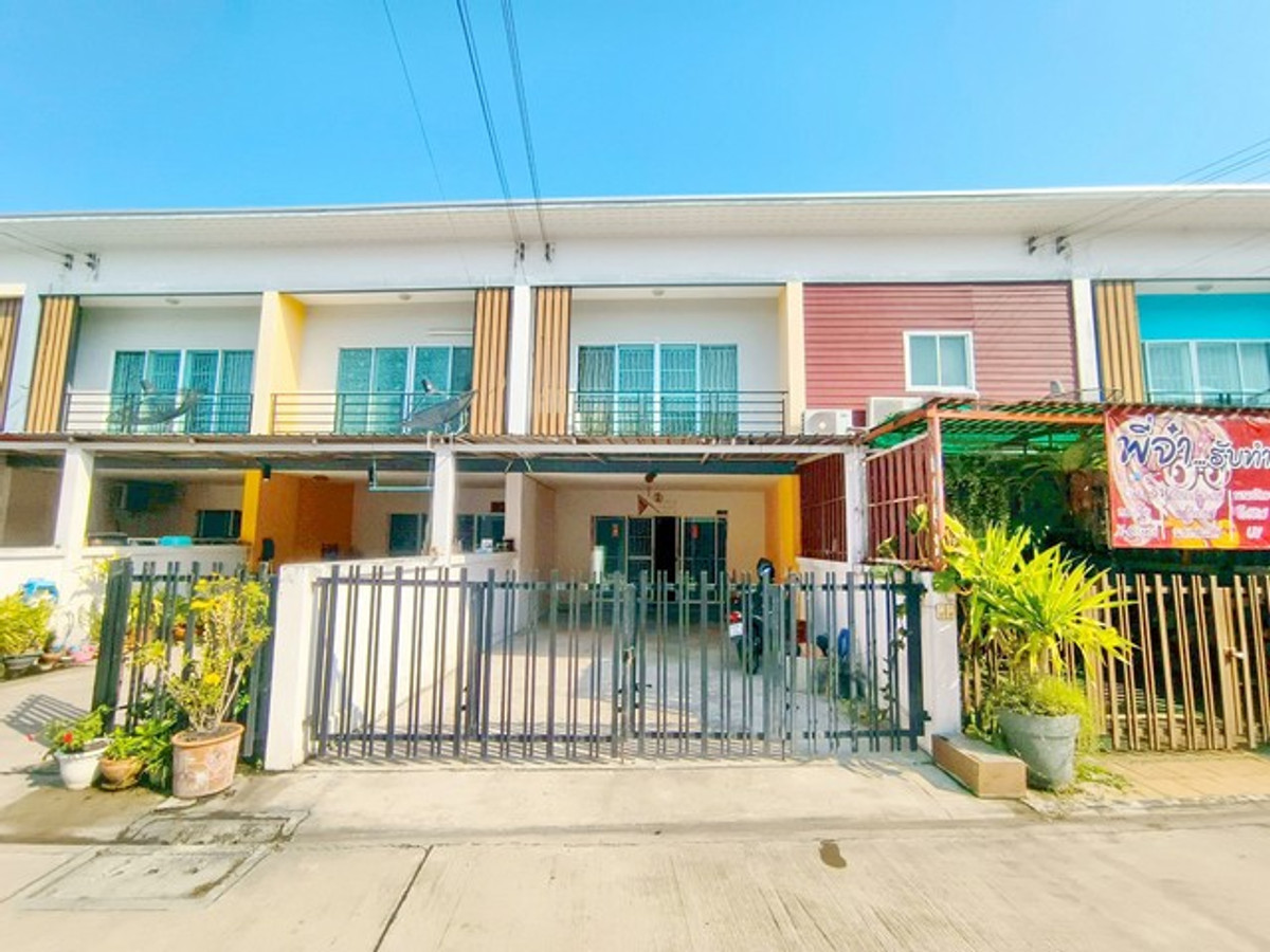 Townhouse for sale, Baan Suan Pruksa Soi 12 - very good location, very good value. Ready to decorate according to your style. Townhouse for sale, Baan Suan Pruksa Soi 12 - very good location, very good value. Ready to decorate according to your style.