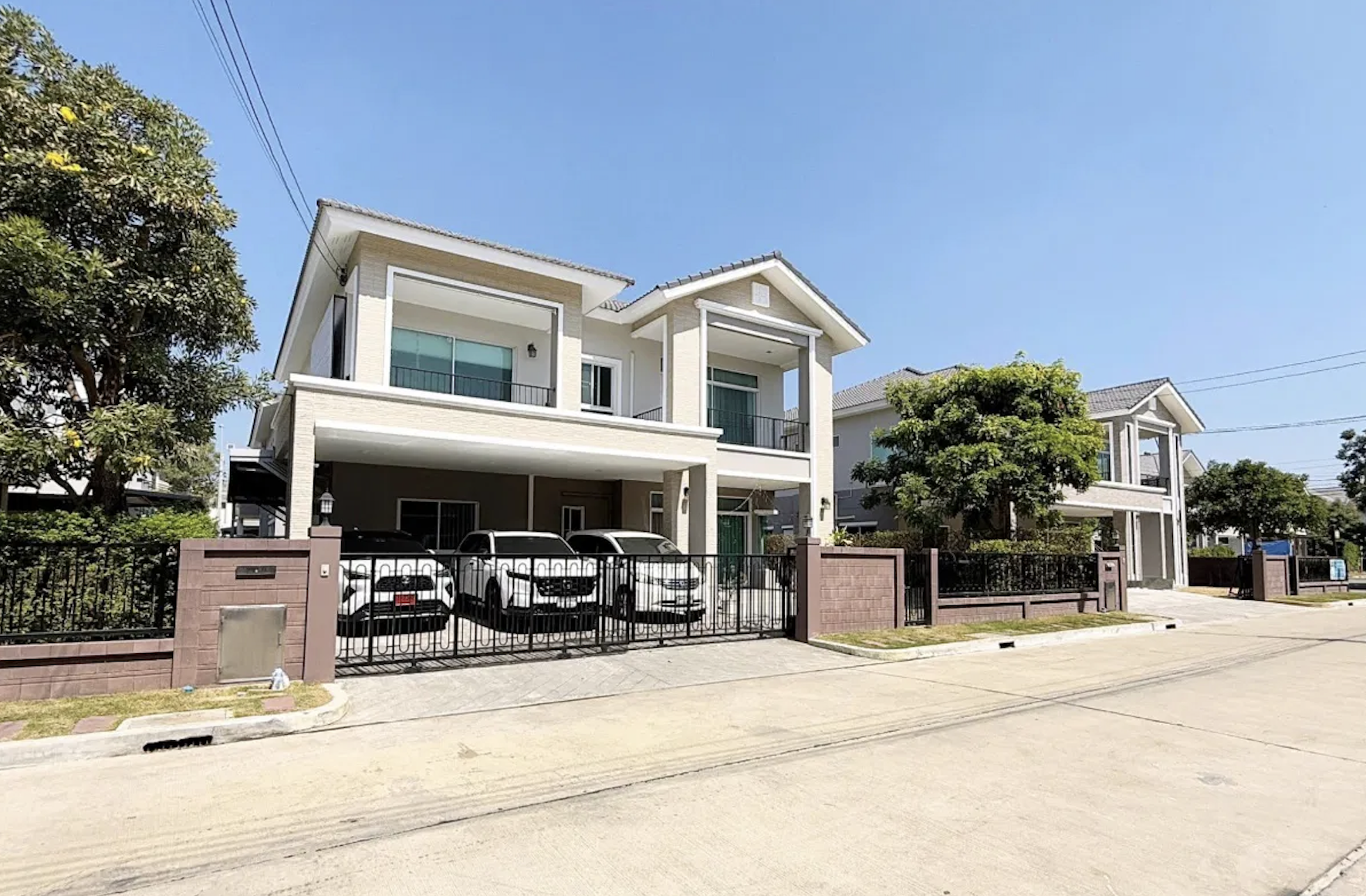 For Sale: Luxurious House at Laddarom Wongwaen-Ramintra 🏡