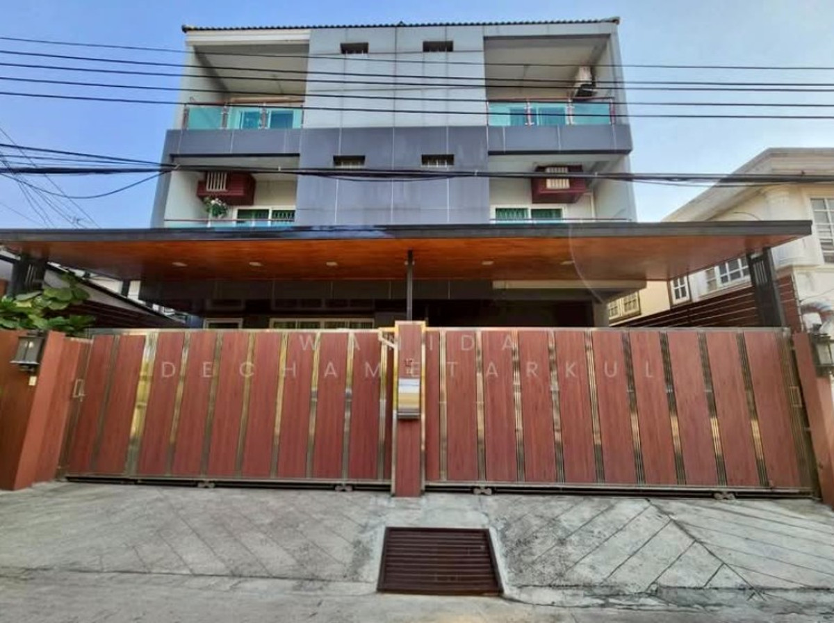 4-Storey Detached House for Sale, Rama 9 Soi 43, Usable Area 704 sq.m., Near The Nine Center, Prime City Location 4-Storey Detached House for Sale, Rama 9 Soi 43, Usable Area 704 sq.m., Near The Nine Center, Prime City Location