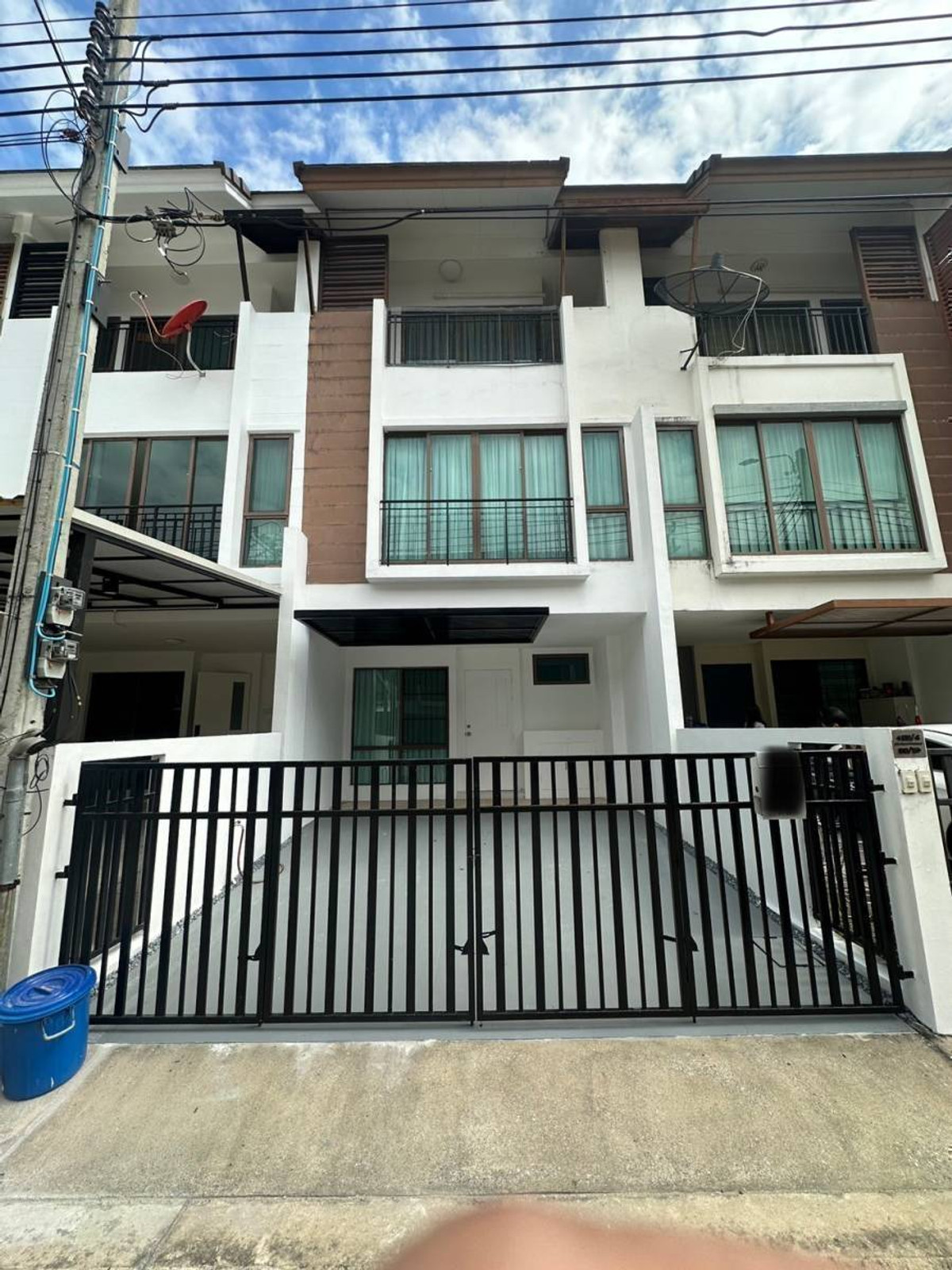 ขาย / ให้เช่า ทาวน์โฮม 3 ชั้น รีโนเวทใหม่ ใกล้ BTS บางจาก 800 ม. โครงการ The Private Sukhumvit-Bangchak | สุขุมวิท 97/1 บ้านสภาพใหม่มาก เพิ่งรีโนเวท พร้อมเข้าอยู่ โครงการส่วนตัวขนาดเล็ก เพียง 32 หลัง บรรยากาศเงียบสงบ เป็นส่วนตัว ขาย / ให้เช่า ทาวน์โฮม 3 ชั้น รีโนเวทใหม่ ใกล้ BTS บางจาก 800 ม. โครงการ The Private Sukhumvit-Bangchak | สุขุมวิท 97/1 บ้านสภาพใหม่มาก เพิ่งรีโนเวท พร้อมเข้าอยู่ โครงการส่วนตัวขนาดเล็ก เพียง 32 หลัง บรรยากาศเงียบสงบ เป็นส่วนตัว