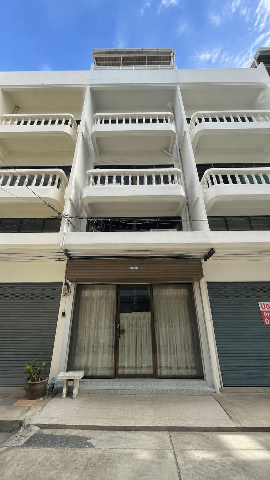For rent, 5-story commercial building, Rama 5 Road, near Ratchawat Market.