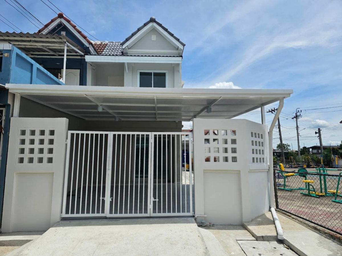 For Sale Townhouse/Townhome  , Jitnarong 21 , wide frontage , newly renovated , Nong Khang Phlu , Nong Khaem , Bangkok , CX-147509