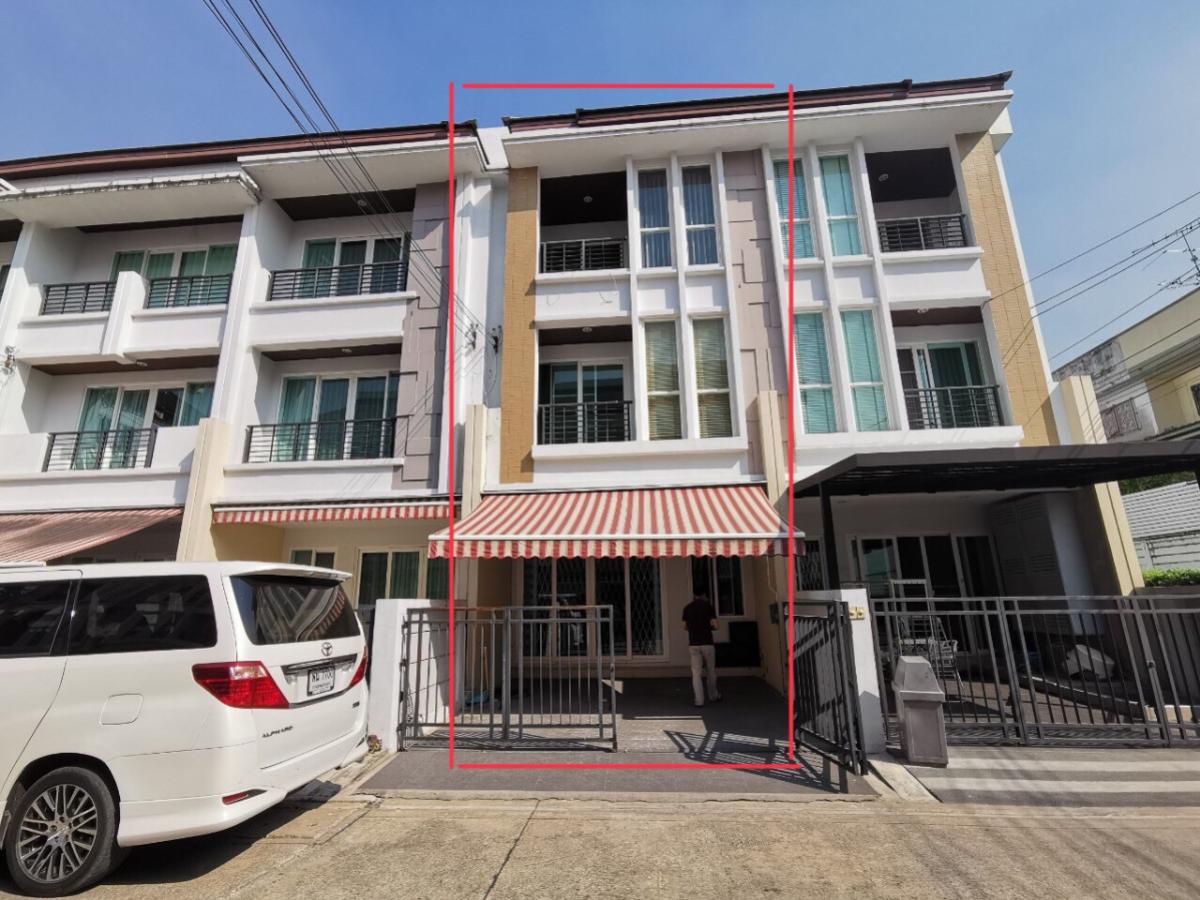 ขายทาวน์เฮ้าส์/ทาวน์โฮม  บ้านกลางเมือง เอสเซ้นส์ พระราม 9-ลาดพร้าว วังทองหลาง เขต วังทองหลาง กรุงเทพ CX-147849