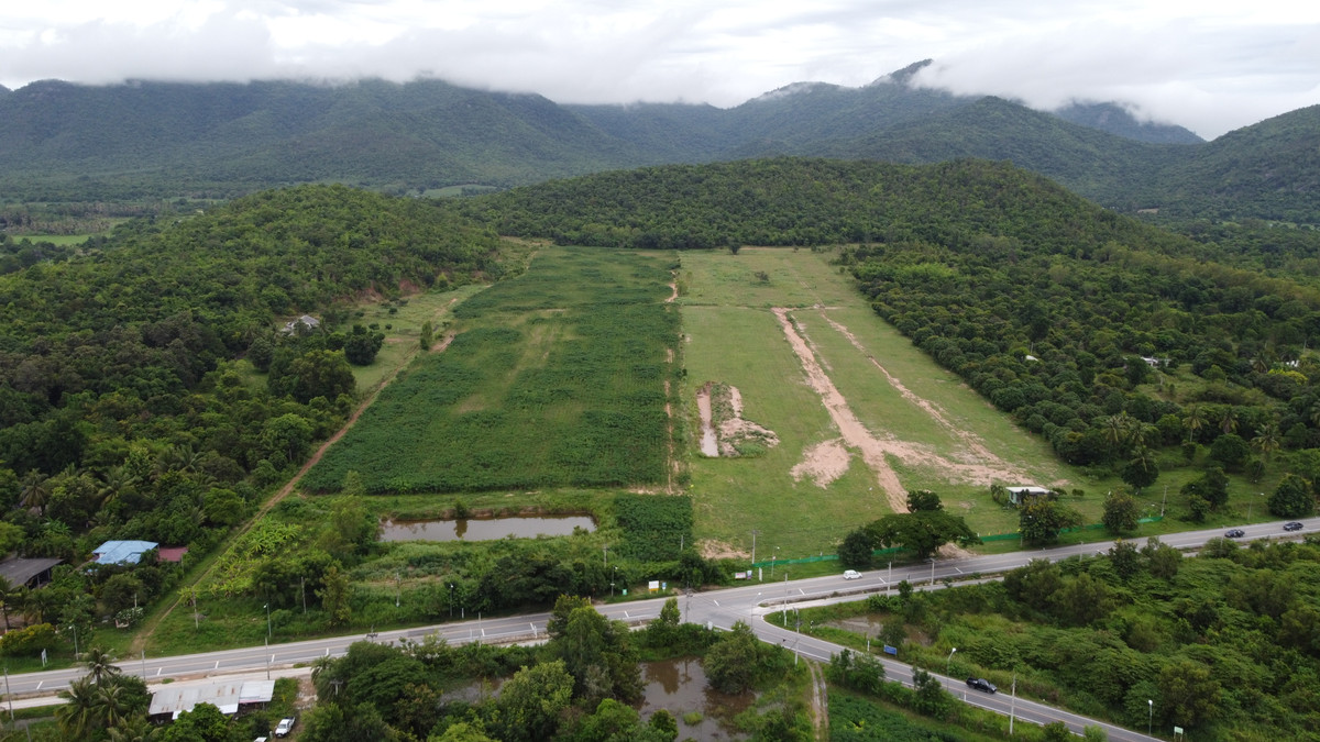 The  is selling land next to the road, Huai Sai Nuea Subdistrict, Cha-am District, Phetchaburi Province, size 44 rai 114 sq m., suitable for village allocation. – รูปที่ 2