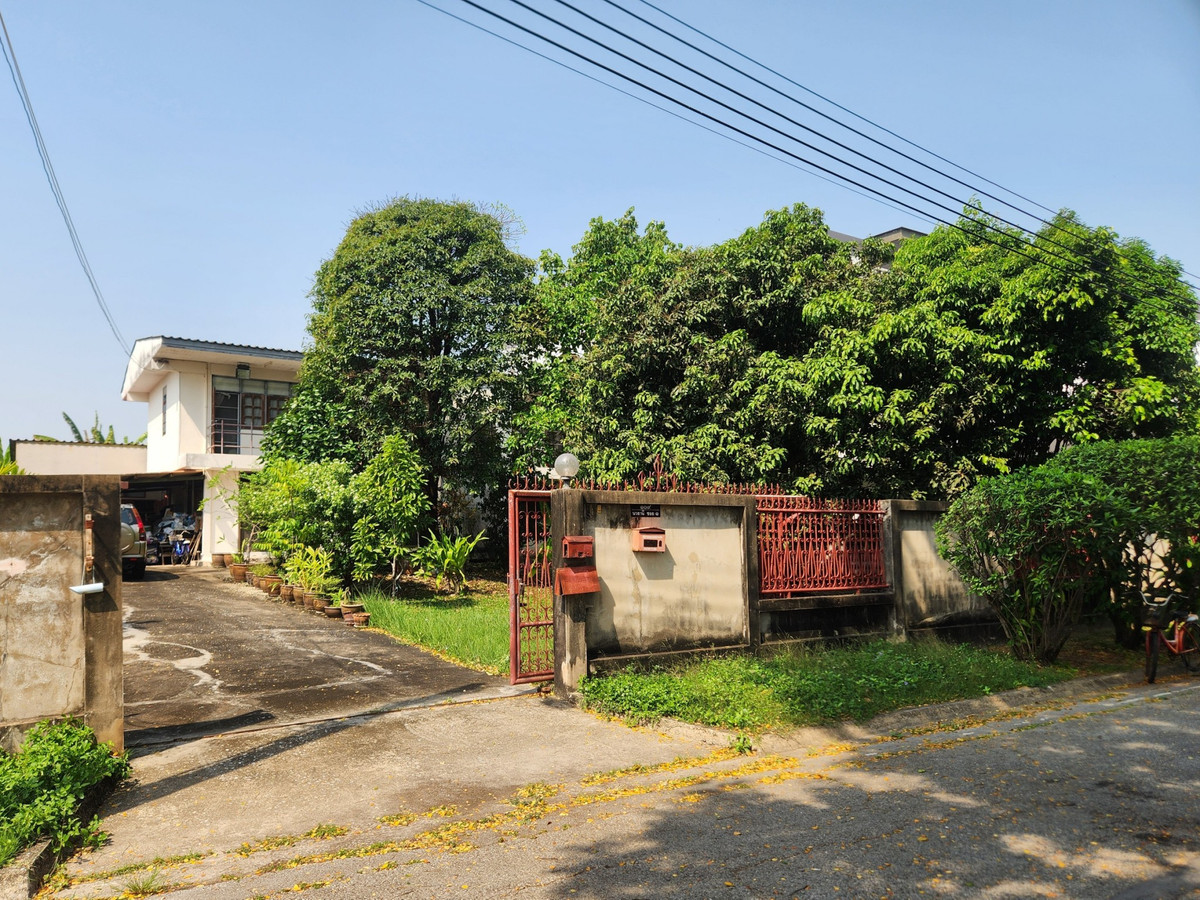 95683 - Land for sale in Navathani, 184 sq m. with a 2-story house, quality society amidst shady nature (DD: Land with house, Navathani 184 sq m., quality society amidst nature) 95683 - Land for sale in Navathani, 184 sq m. with a 2-story house, quality society amidst shady nature (DD: Land with house, Navathani 184 sq m., quality society amidst nature)