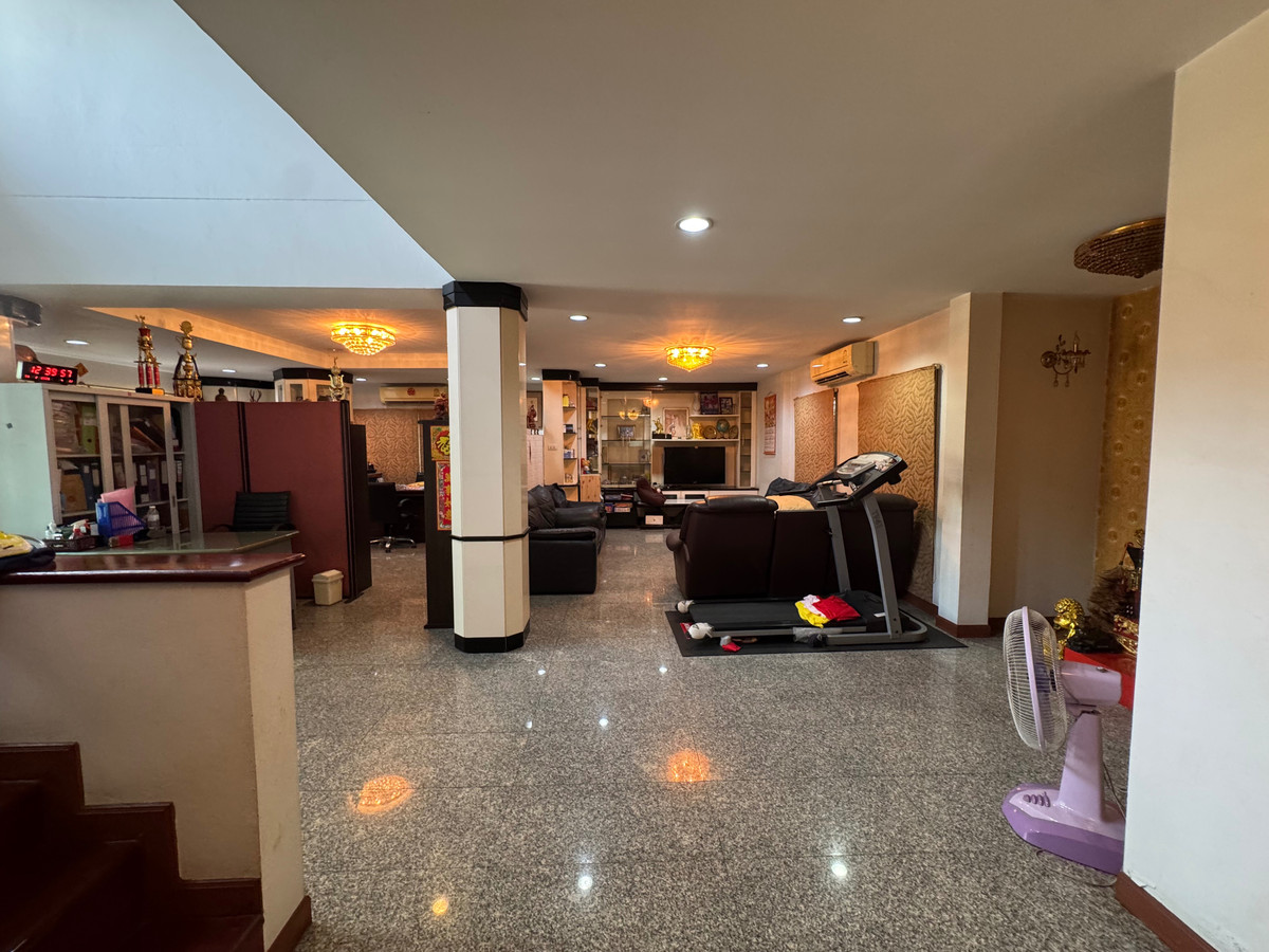 Massive Garden & 1st Floor Luxury Office | 5BR Detached House in Thawatphong Village BangBon5 | Luxuriously Furnished Massive Garden & 1st Floor Luxury Office | 5BR Detached House in Thawatphong Village BangBon5 | Luxuriously Furnished