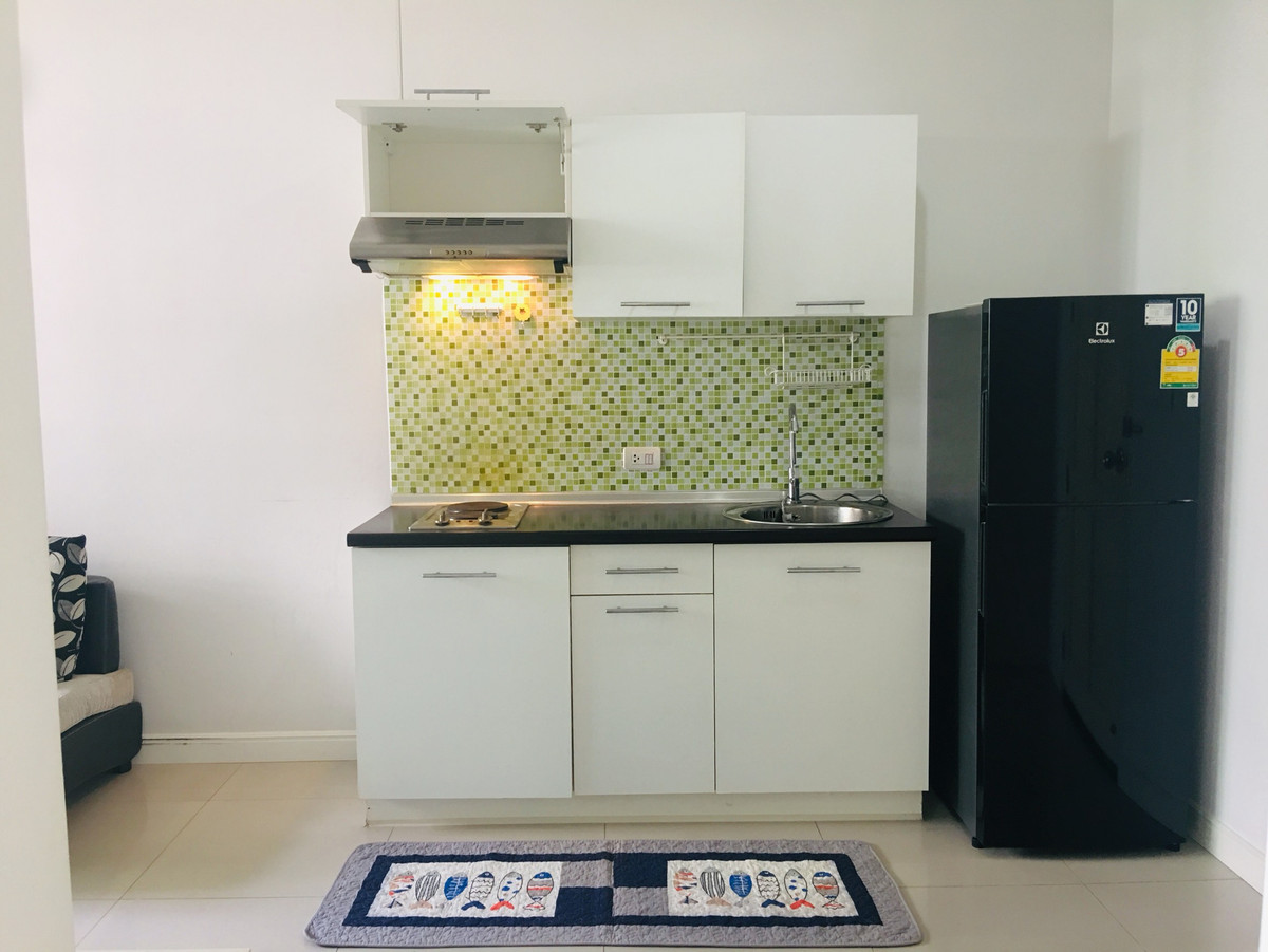 Condo can walk to the skytrain, inexpensive price, big room, shady atmosphere. Condo can walk to the skytrain, inexpensive price, big room, shady atmosphere.