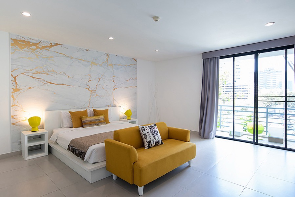 1 Bedroom Condo for Rent Tonson Area near Lumphini Park, 100 sq.m Spacious Unit 1 Bedroom Condo for Rent Tonson Area near Lumphini Park, 100 sq.m Spacious Unit