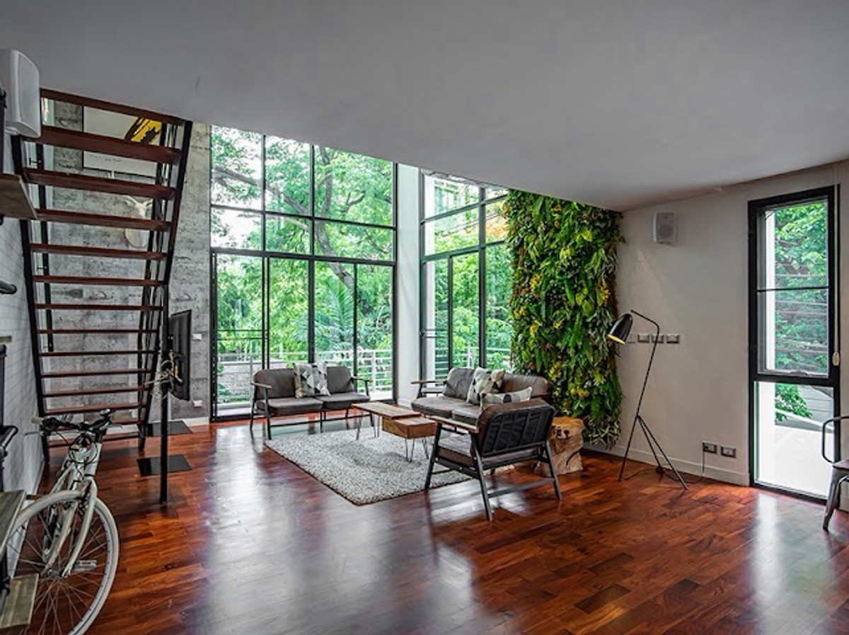 4 Bedroom Duplex Condo for Rent Tonson Area near Lumphini Park, 275 sq.m Spacious Unit