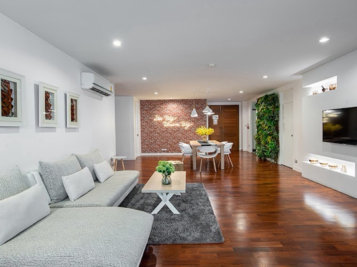 คอนโด 4 ห้องนอน ขนาดใหญ่ 300 ตร.ม. ย่านต้นสน ใกล้สวนลุมพินี และ Central Embassy