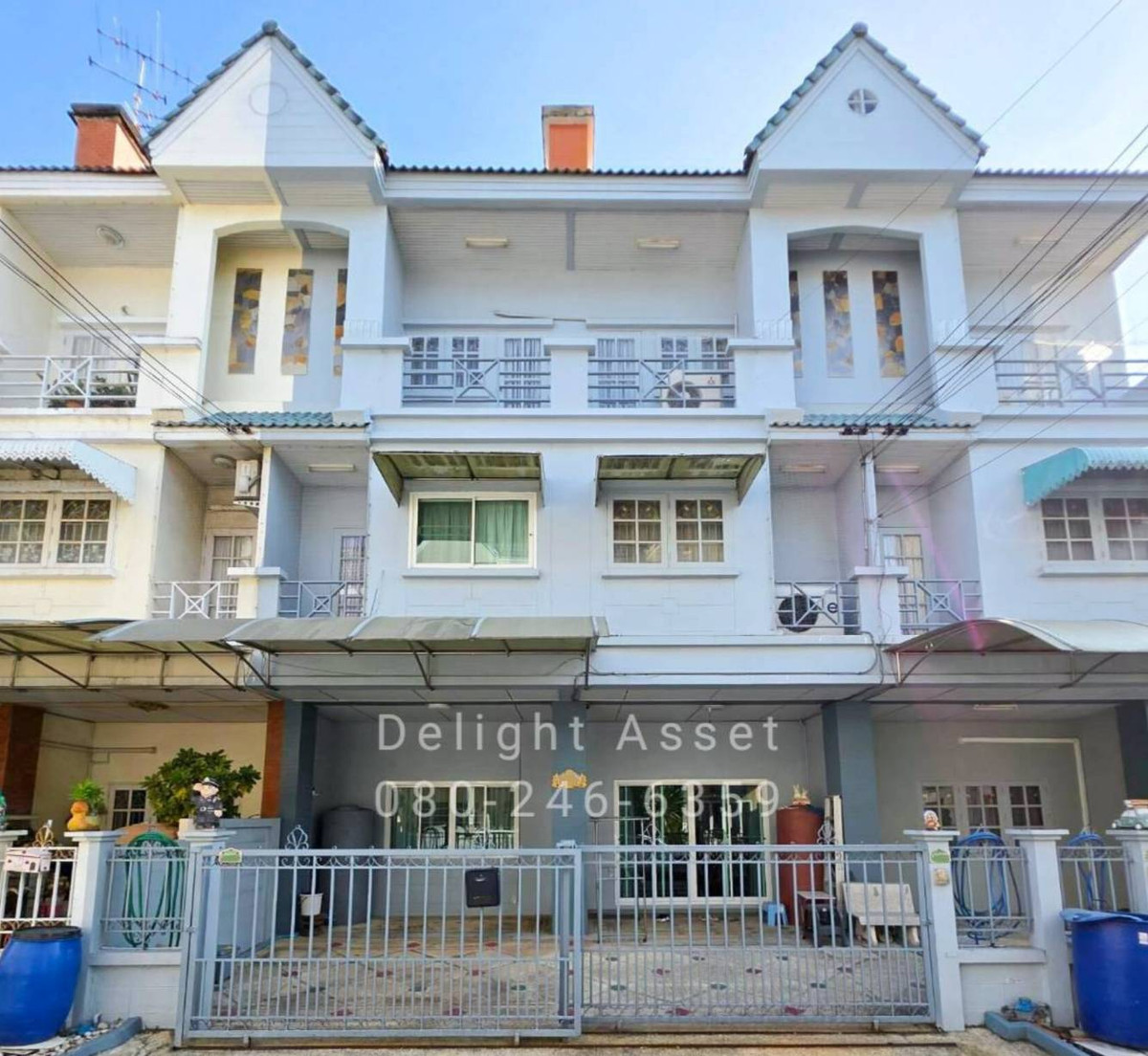 For Sale! 3 Storey Townhome in Ketnuti Chermine Village (Lat Phrao 87), Next to CDC!! 34 Sq. wa, 250 Sqm 6 Bedrooms 5 Bathrooms 4 Parking lot