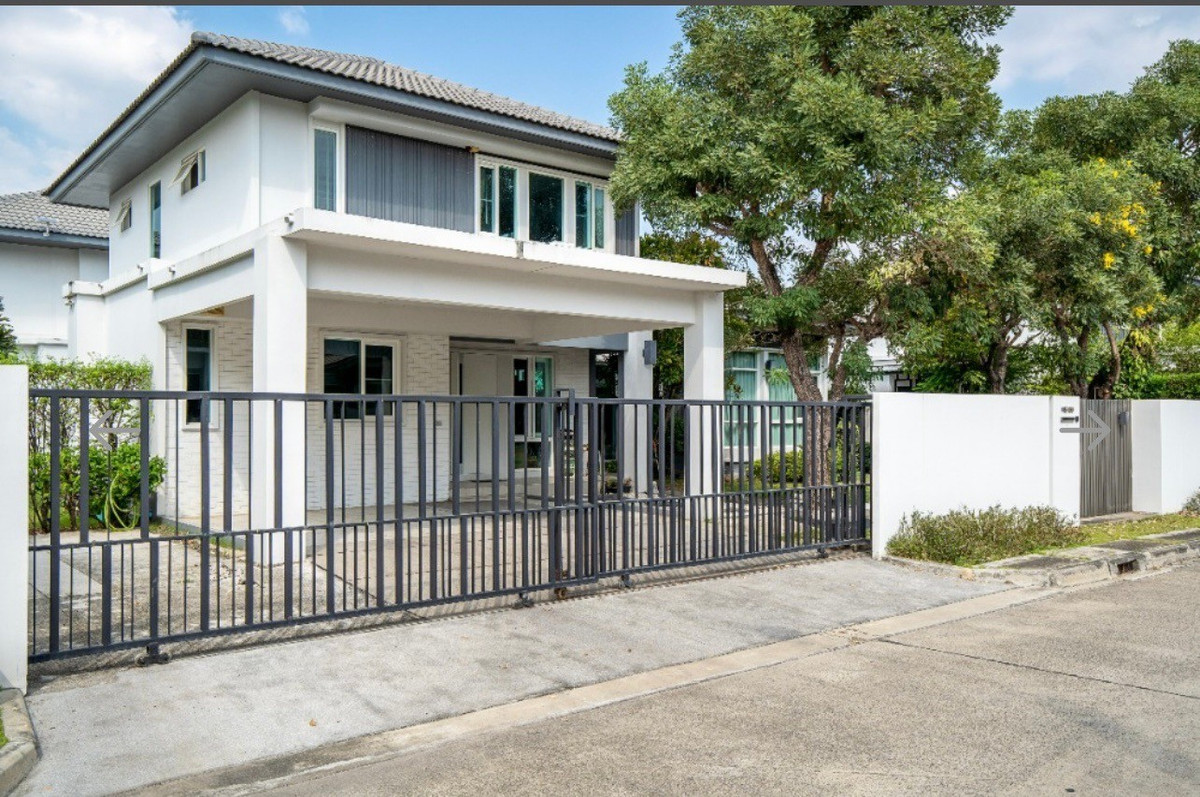 Single house for sale, large plot, 100 sq m, Manthana Wongwaen-Bang Bon, good condition, newly renovated garden. With guest house Completely beautiful in one house!