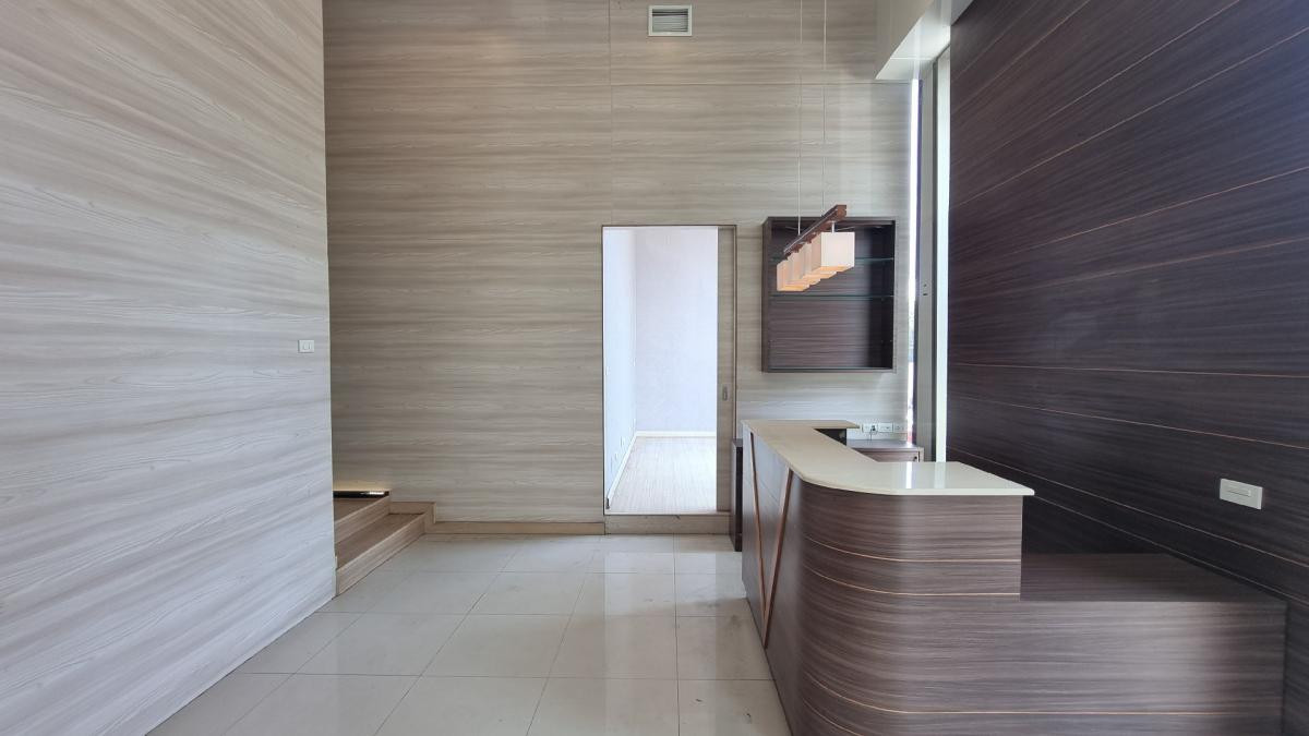 Phrom Phong | Ground floor area 115 sq m., ceiling height 4 meters, suitable for a spa, clinic or tutoring institute (call now, there are many places to choose from in Sukhumvit) Phrom Phong | Ground floor area 115 sq m., ceiling height 4 meters, suitable for a spa, clinic or tutoring institute (call now, there are many places to choose from in Sukhumvit)