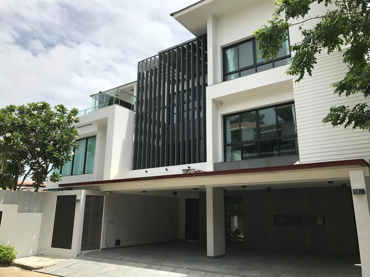 Private Pool House for Rent at Baan Issara Rama 9 Ramkhamhaeng 24