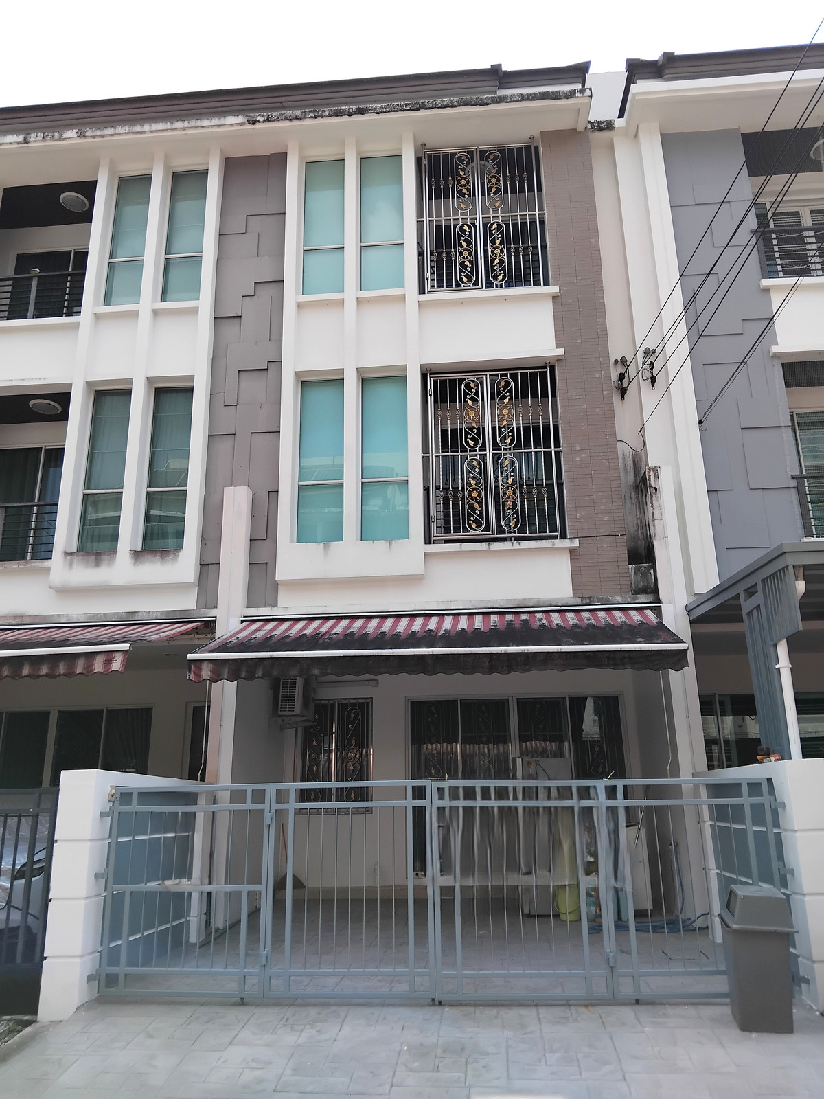 For rent, best price, Baan Klang Muang Sathorn Taksin 2, near BTS Wutthakat, 3-story townhome, good location near the BTS. Quick response 064-974-2441 For rent, best price, Baan Klang Muang Sathorn Taksin 2, near BTS Wutthakat, 3-story townhome, good location near the BTS. Quick response 064-974-2441
