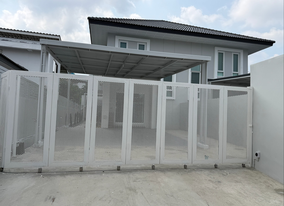 Sell & For rent, new semi-detached house, On Nut 40 location. Sell & For rent, new semi-detached house, On Nut 40 location.