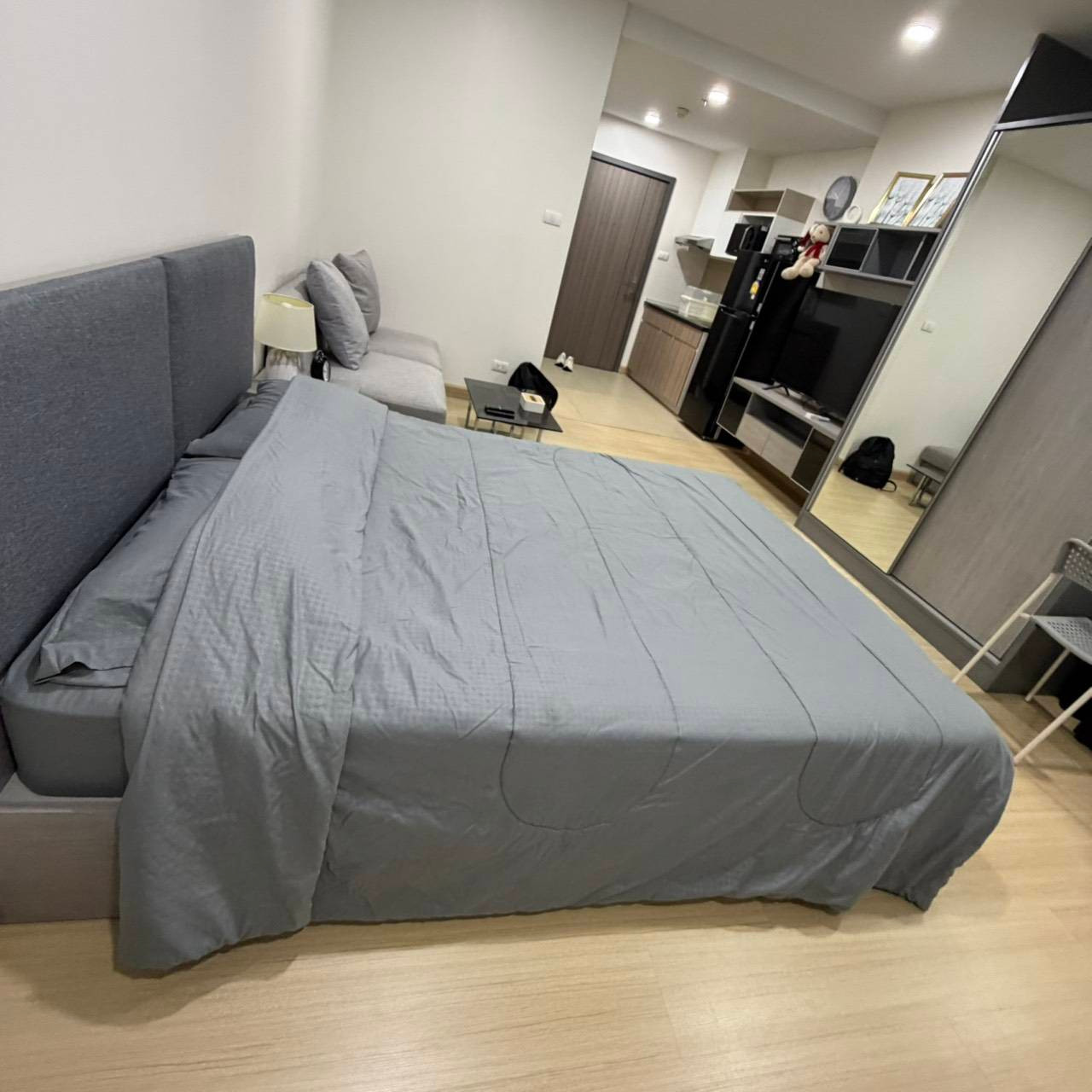 Studio room  size 30 sqm for rent at Supalai Veranda Ramkhamhaeng 9th floor, Building B, new decorated room with fully furnished and ready to move in only 12,000 baht/month