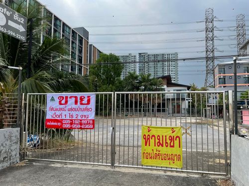 Land for sale with a 2-story detached house on an area of ​​1 rai 2 ngan, Liab Khlong Prapa Road, Khlong Kluea Subdistrict, Pak Kret District, Nonthaburi.