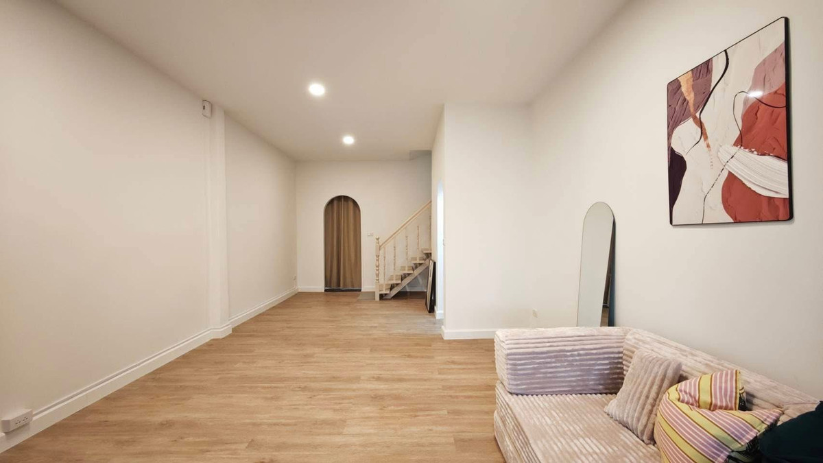 RH031126 For sale/rent, 2-story townhouse, corner unit, Fully Furnished, Lat Phrao area.