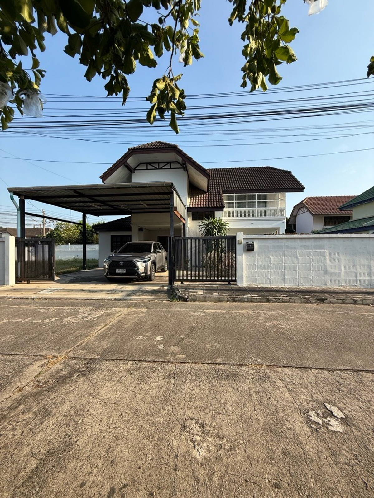 บ้านเปล่าหลังมุม พื้นที่เยอะ ทำธุรกิจเยื่ยมมากการเดินทางสะดวก ถนนนวมินทร์ 81