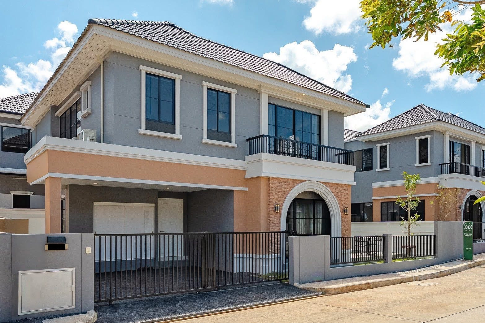 🌴FOR RENT🌴 Luxury 4-Bed English Style House with Pool at Crown Estate (Dulwich Rd), Next to British International School Phuket – Ready to Move In  – รูปที่ 2