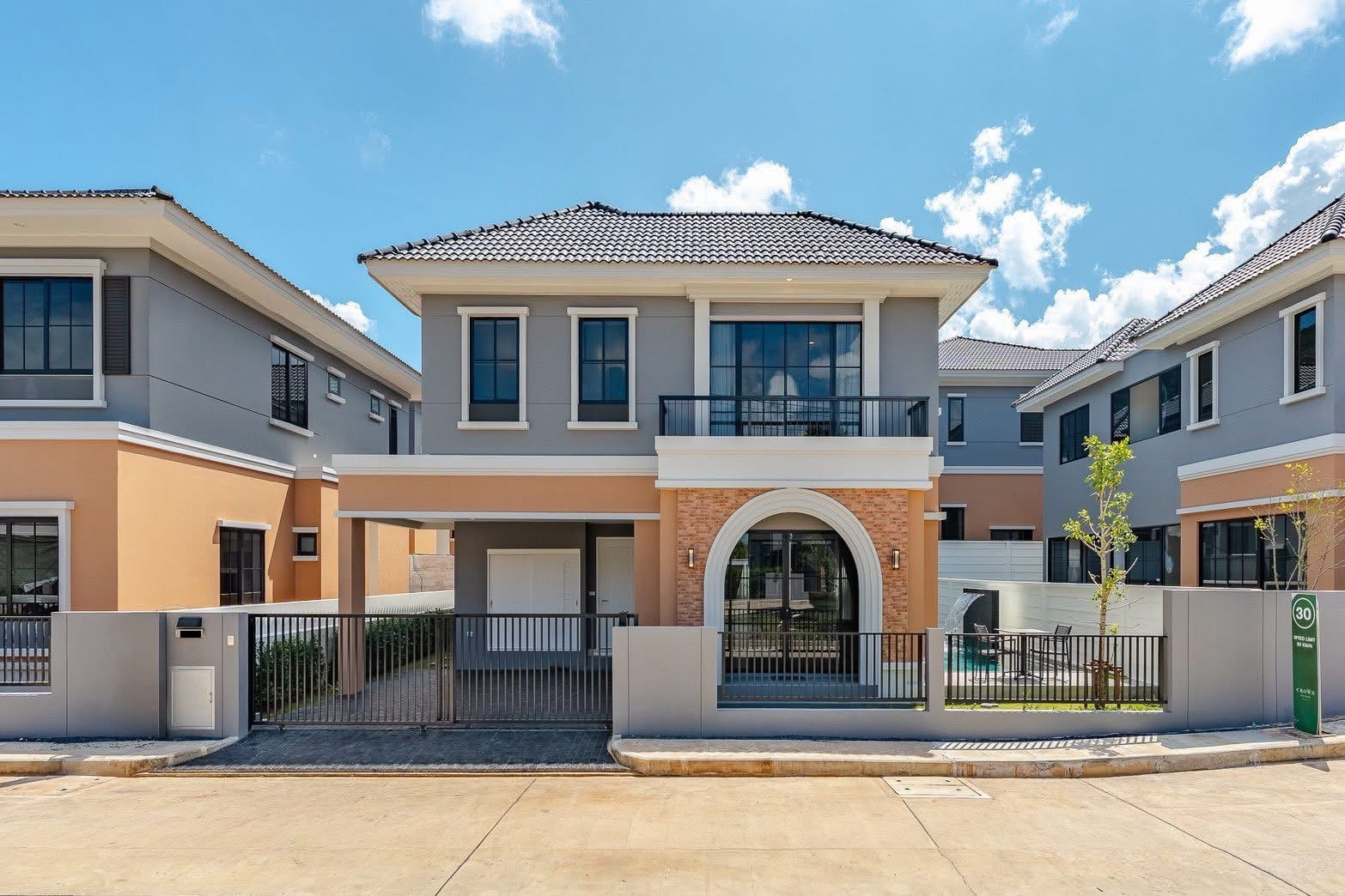 🌴ให้เช่า🌴 บ้านเดี่ยวสไตล์อังกฤษ Crown Estate - Dulwich Road 4ห้องนอน/3ห้องน้ำ 60ตร.วา พร้อมสระว่ายน้ำ ตกแต่งหรูพร้อมอยู่ ติดกับโรงเรียนนานาชาติ British Phuket, เกาะแก้ว ภูเก็ต 🌴ให้เช่า🌴 บ้านเดี่ยวสไตล์อังกฤษ Crown Estate - Dulwich Road 4ห้องนอน/3ห้องน้ำ 60ตร.วา พร้อมสระว่ายน้ำ ตกแต่งหรูพร้อมอยู่ ติดกับโรงเรียนนานาชาติ British Phuket, เกาะแก้ว ภูเก็ต