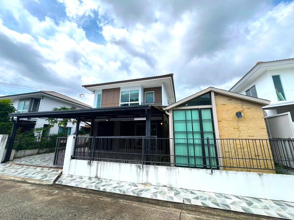 Detached house, Soi Khlong Thanon, side extension, 3 bedrooms, 3 bathrooms, 3 office rooms. 