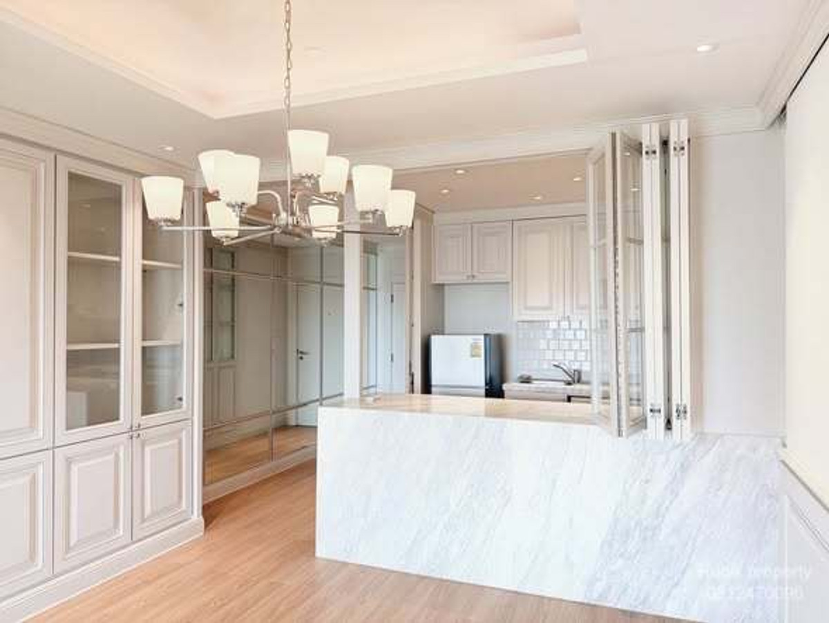 ✨ **For sale - rent Condo Sathorn Garden (Sathorn Garden)** RB1749, luxury condo in the heart of Sathorn, very good location, convenient travel, next to the main road.