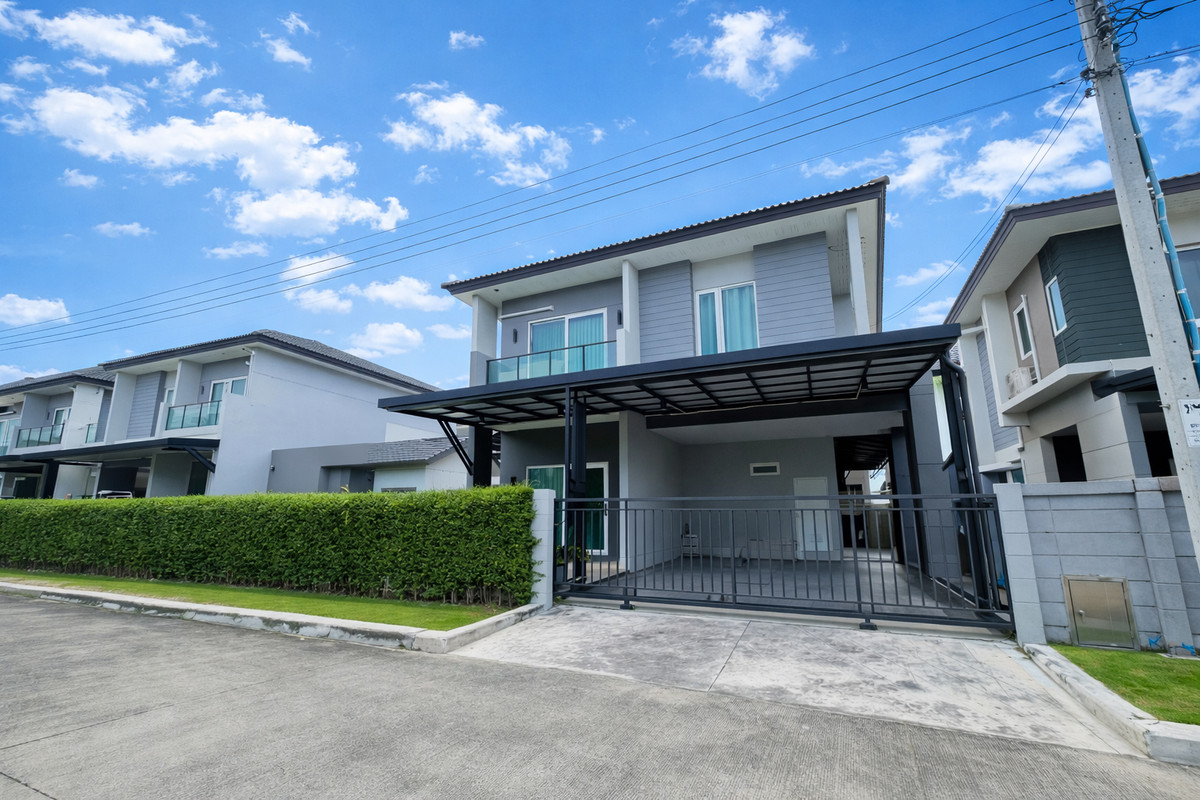 Brand new house, prime location on Kanlapaphruek Road. Free furniture! Best price in the project. Brand new house, prime location on Kanlapaphruek Road. Free furniture! Best price in the project.