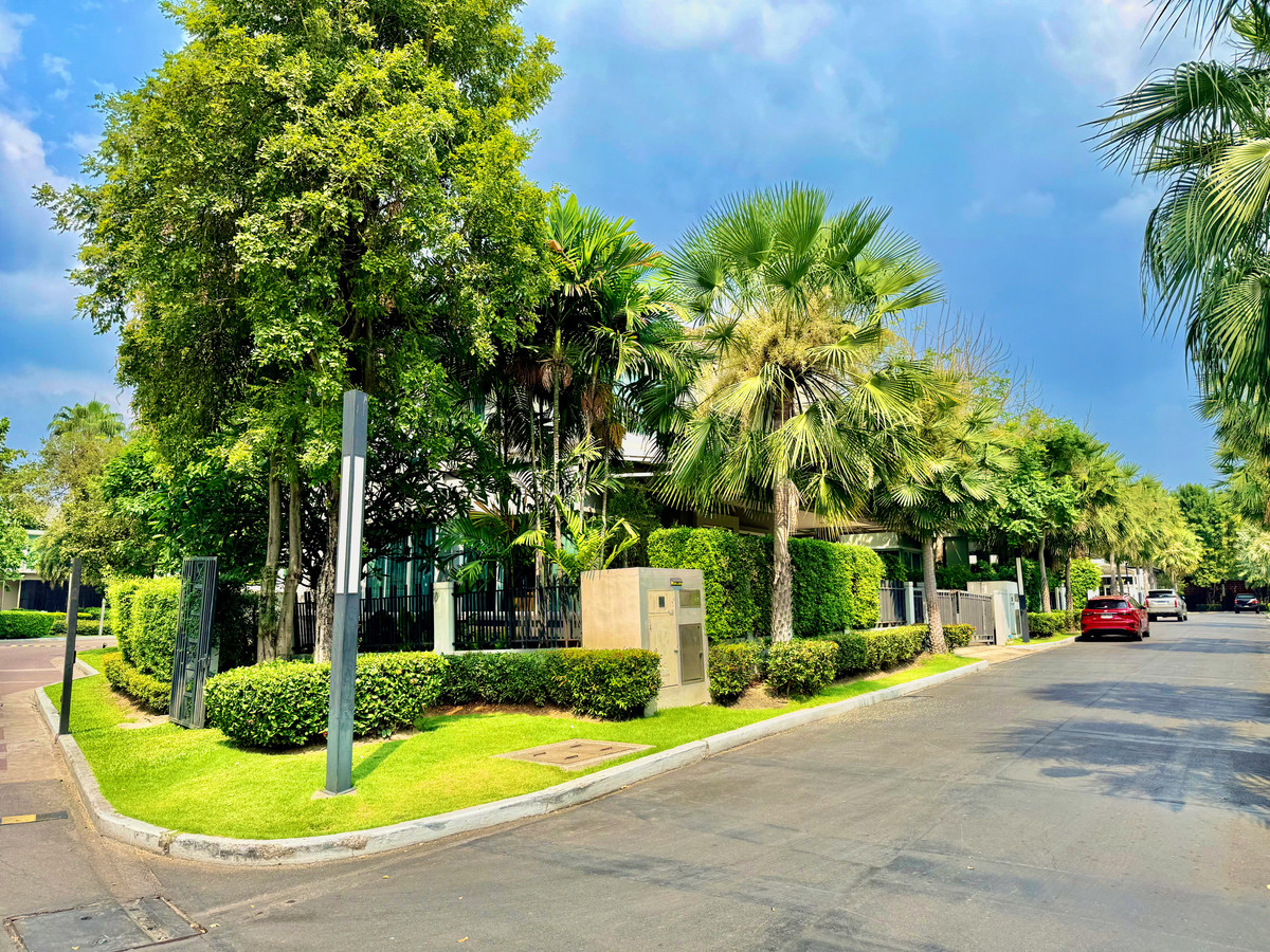 Luxury Corner House for Sale – Grand Bangkok Boulevard Rama 9–Srinakarin Luxury Corner House for Sale – Grand Bangkok Boulevard Rama 9–Srinakarin
