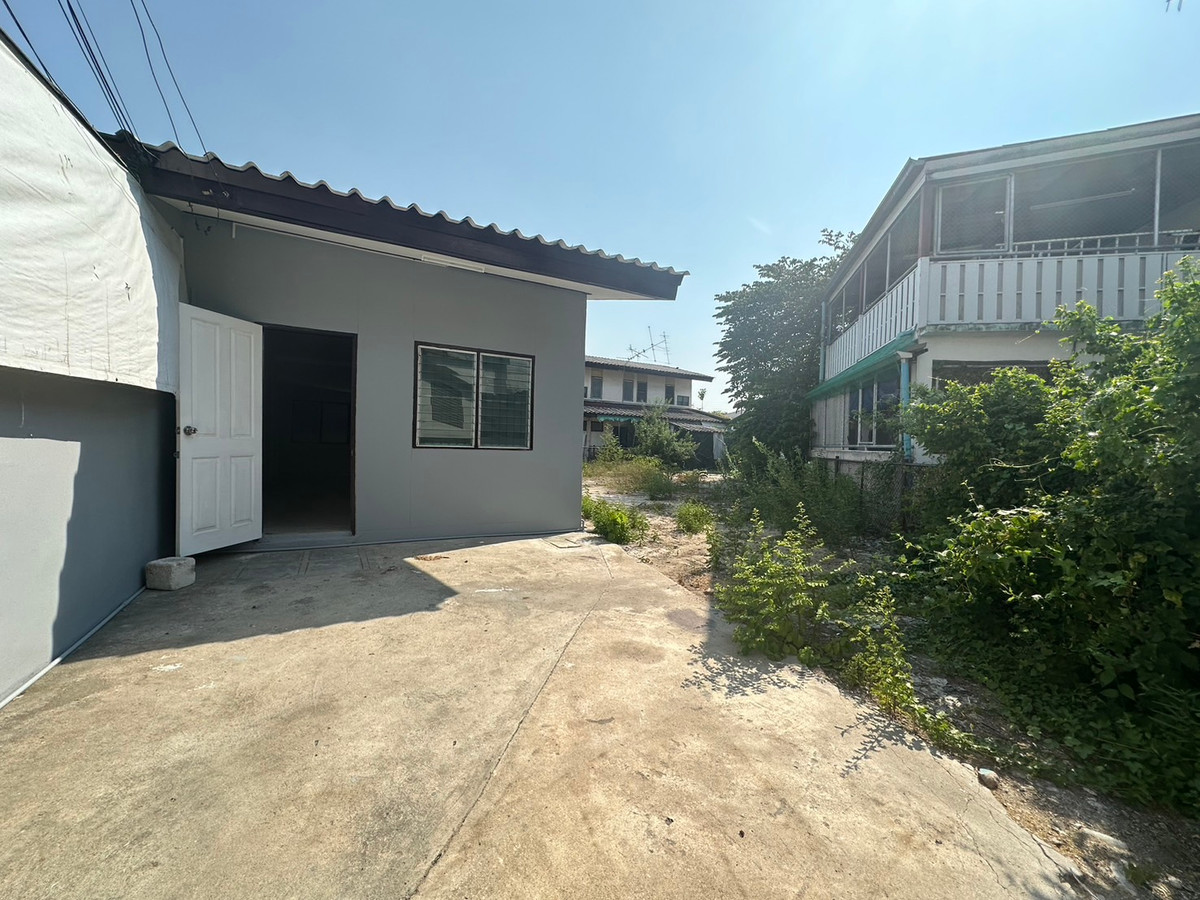 Land for sale, Nonthaburi Community Housing Village, Pak Kret, corner plot, Soi 4/1. Land for sale, Nonthaburi Community Housing Village, Pak Kret, corner plot, Soi 4/1.