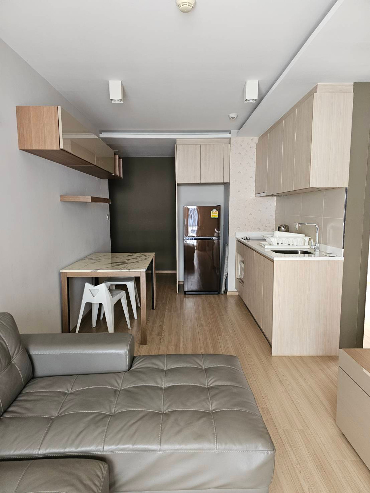 Pet friendly + Low rise Condominium, Close to BTS Ratchatewi, 2b1b 45sqm 28k Pet friendly + Low rise Condominium, Close to BTS Ratchatewi, 2b1b 45sqm 28k