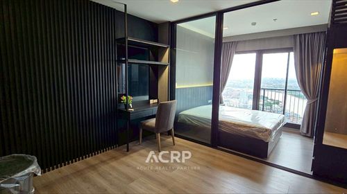 Politan Rive condominium near MRT Phra Nang Klao Station with a direct view of the Chao Phraya River.