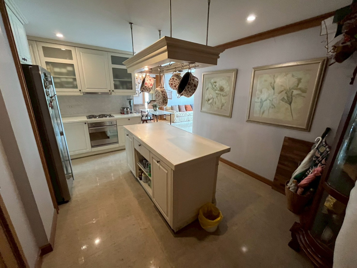 Luxury Penthouse for sale, Navin Court Ruamrudee 3 | 419 sq m., 7 bedrooms, 8 bathrooms, near BTS Ploenchit and Lumpini Park.