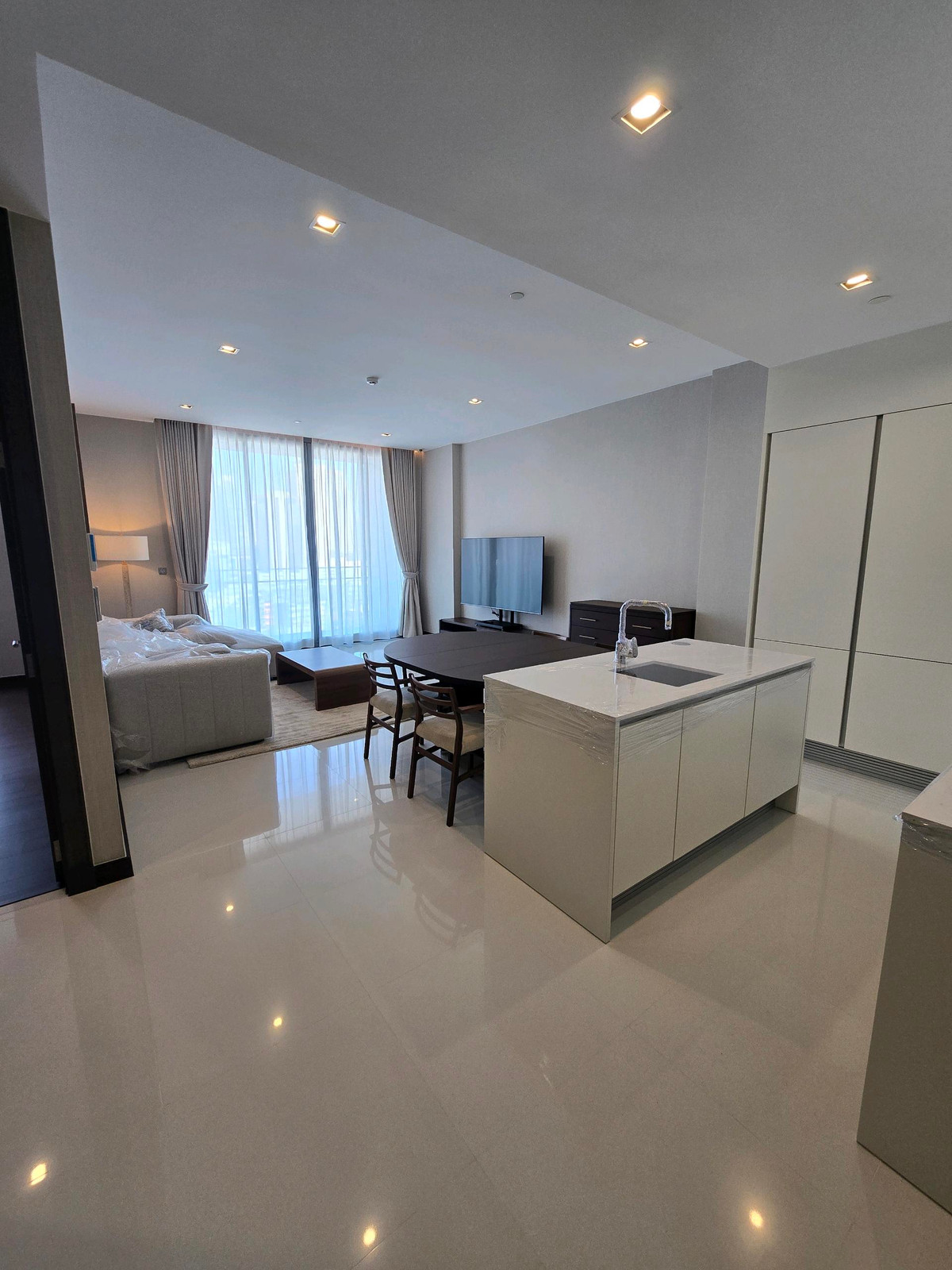 🔥For Rent Now🔥 Q1 Sukhumvit, luxurious 108 sq.m. 2-bedroom unit, next to BTS Nana with connecting walkway. 🔥For Rent Now🔥 Q1 Sukhumvit, luxurious 108 sq.m. 2-bedroom unit, next to BTS Nana with connecting walkway.