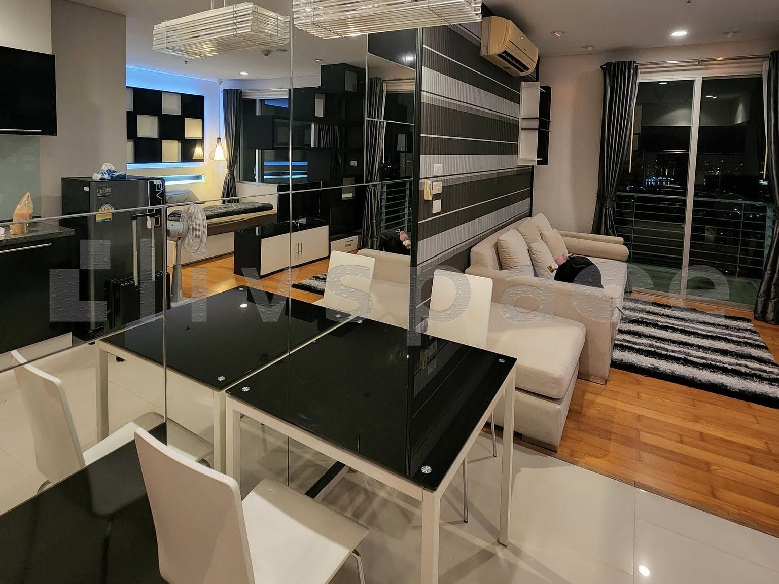 ▚ L0JCKIツ FOR RENT Villa Sathorn Studio 43.5sqm Stylish Black &amp; White Theme Negotiable Rate 0m to BTS Krung Thon Buri✨