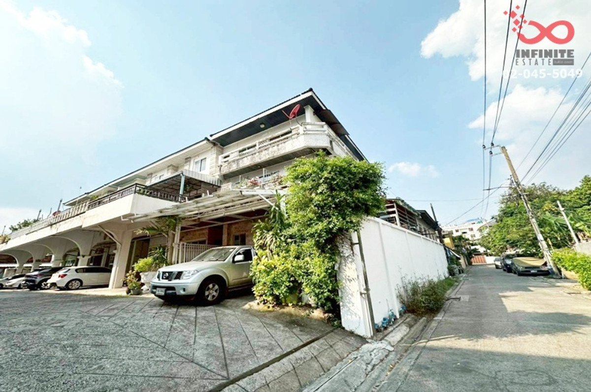 Townhome for sale, 3 floors, 39 sq m, Dusit District, Thoet Damri - Nakhon Chai Si - Setthasiri - Ratchawat, near the Si Rat Expressway. Townhome for sale, 3 floors, 39 sq m, Dusit District, Thoet Damri - Nakhon Chai Si - Setthasiri - Ratchawat, near the Si Rat Expressway.