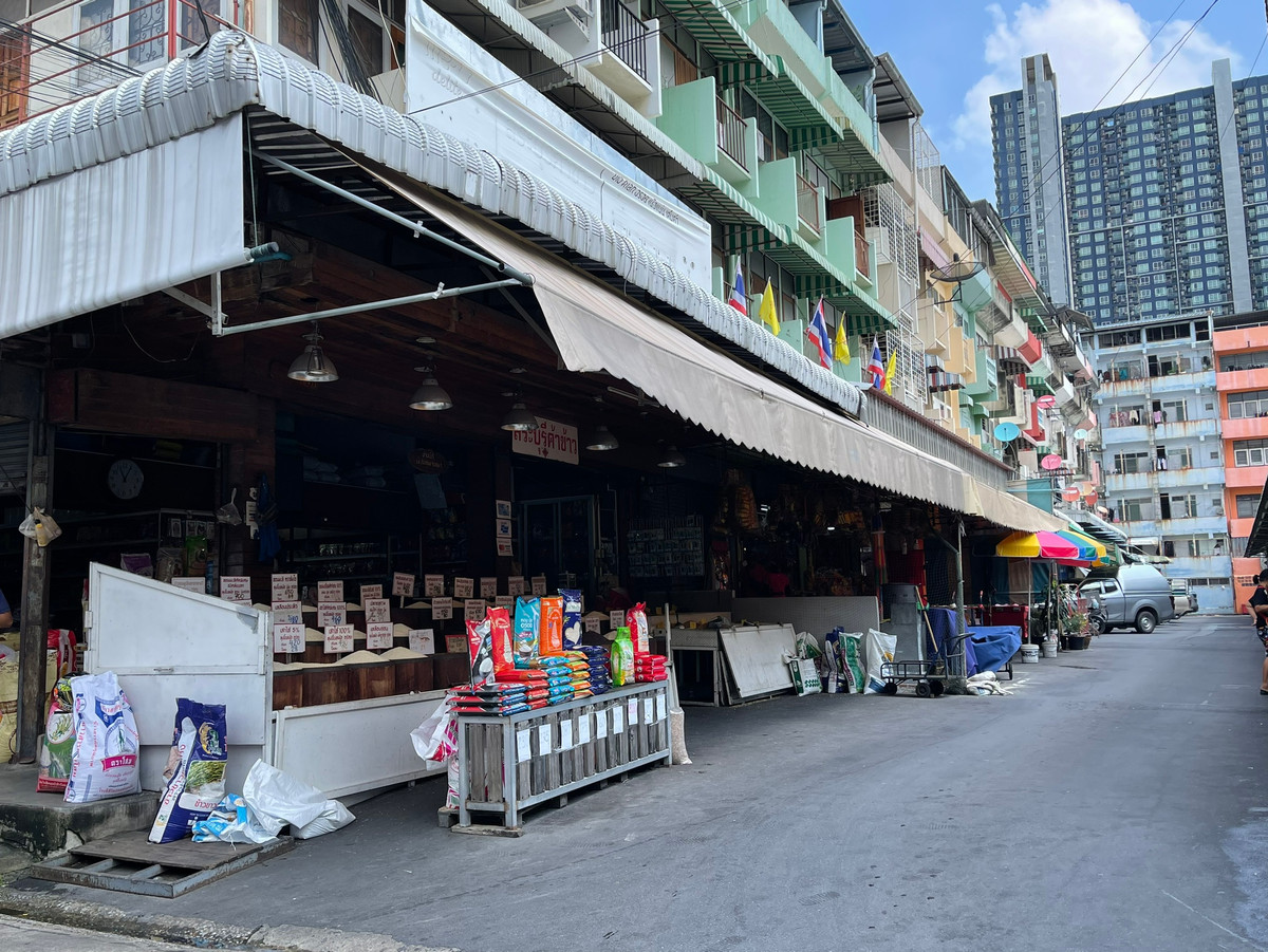 🏢 ขายอาคารพาณิชย์ แปลงมุม อ่อนนุช 1: ทำเลทอง ใจกลางตลาด ค้าขายดี เหมาะทำคลินิก ออฟฟิศ ลงทุน