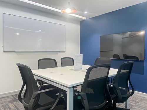 Private office space for 4 emlpoyees in HQ Blue Chips Building