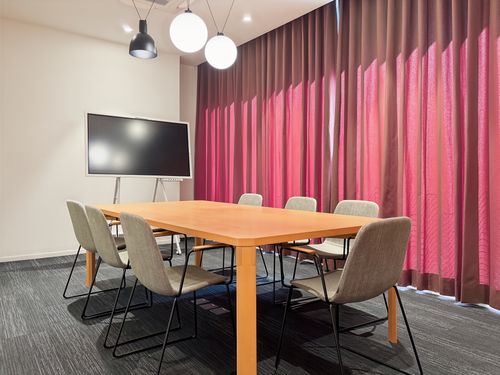จองพื้นที่ทำงานบริการสำหรับธุรกิจทุกขนาดใน Spaces Ratchathewi