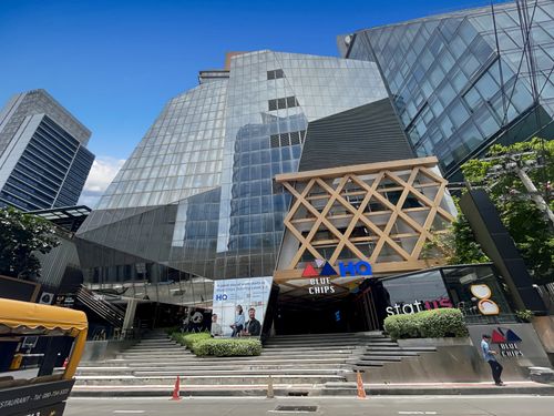 Professional office space in HQ Blue Chips Building on fully flexible terms