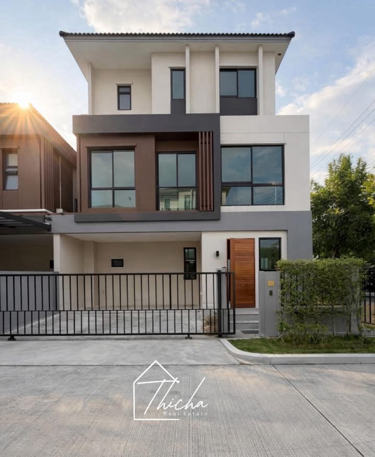 The new house has never been lived in. Next to Kanlapaphruek Road Ninya Kanlapaphruek Project The new house has never been lived in. Next to Kanlapaphruek Road Ninya Kanlapaphruek Project