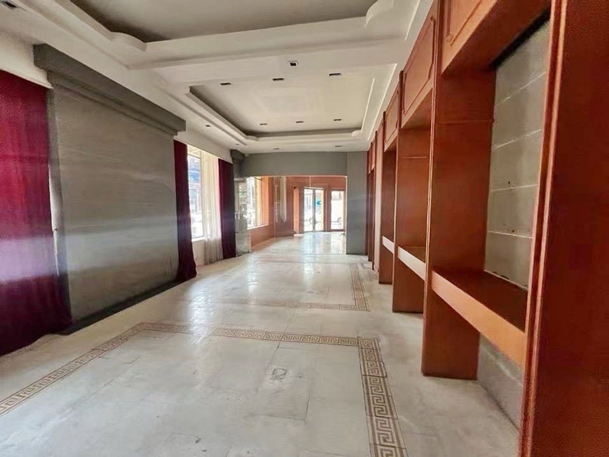 Space 186 sqm Ground Floor at Corner of Junction near MRT Samyot – รูปที่ 2