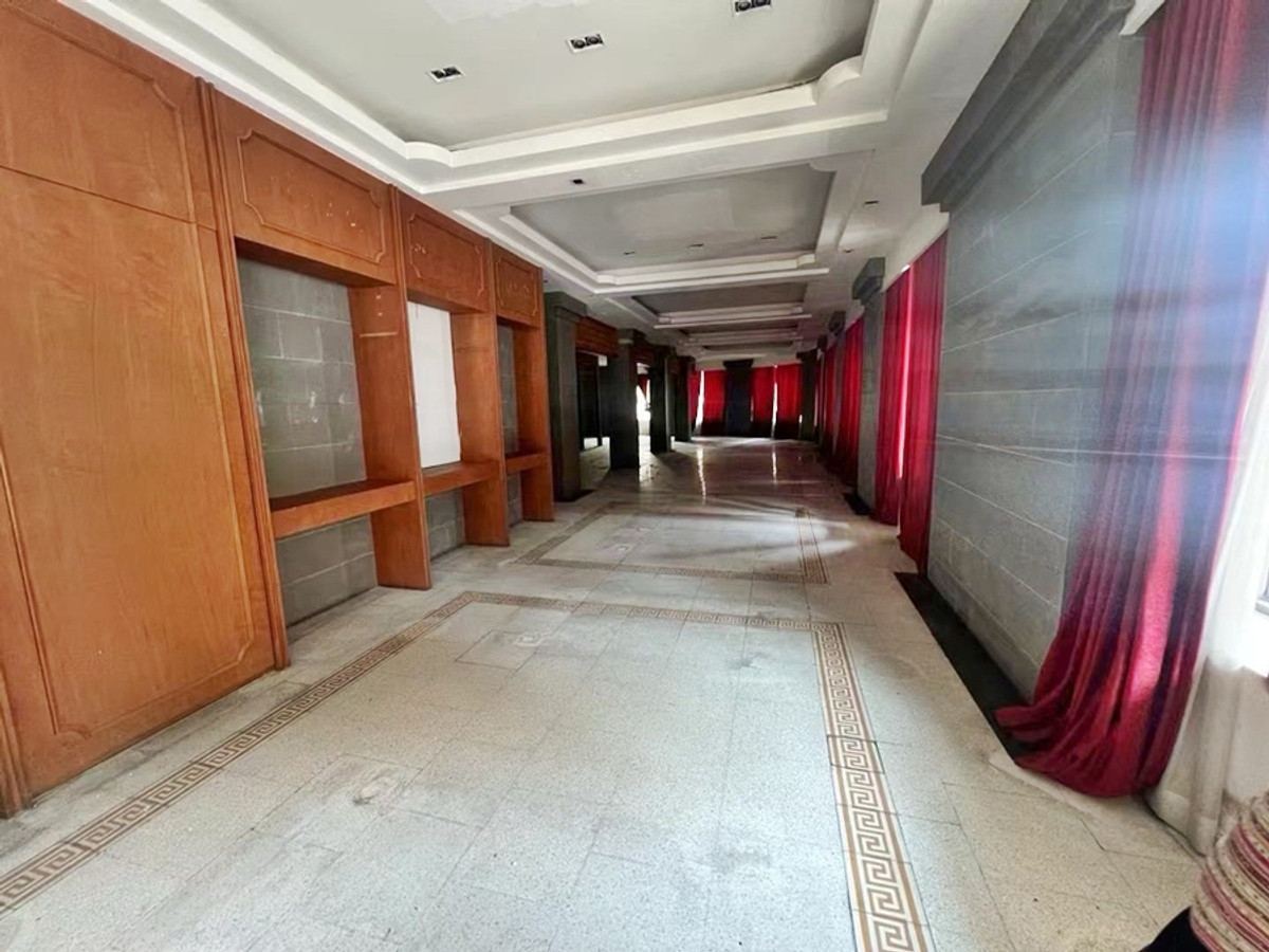 Space 186 sqm Ground Floor at Corner of Junction near MRT Samyot – รูปที่ 3