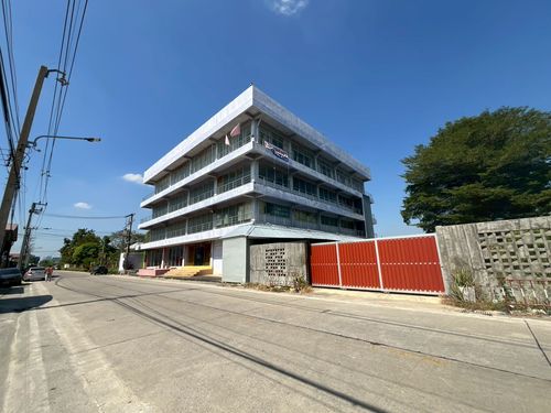 สำนักงาน 3.5 ชั้น 324 ตร.ว. สำนักงาน ซอยเทพกุญชร3 ใกล้ตลาดไท ตลาดไอยรา ถนนพหลโยธิน ถนนคลองหลวง คลองหลวง ปทุมธานี