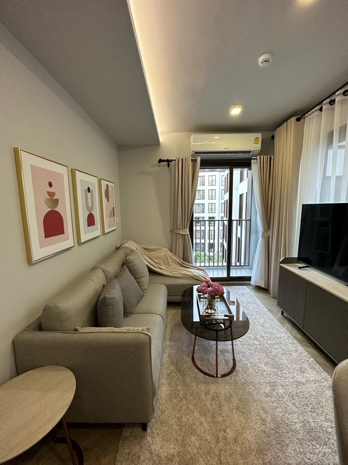 🔥For Rent Now🔥 Chapter Thonglor 25, spacious 2-bedroom unit, beautifully decorated, fully furnished and ready to move in. Near BTS Thonglor.