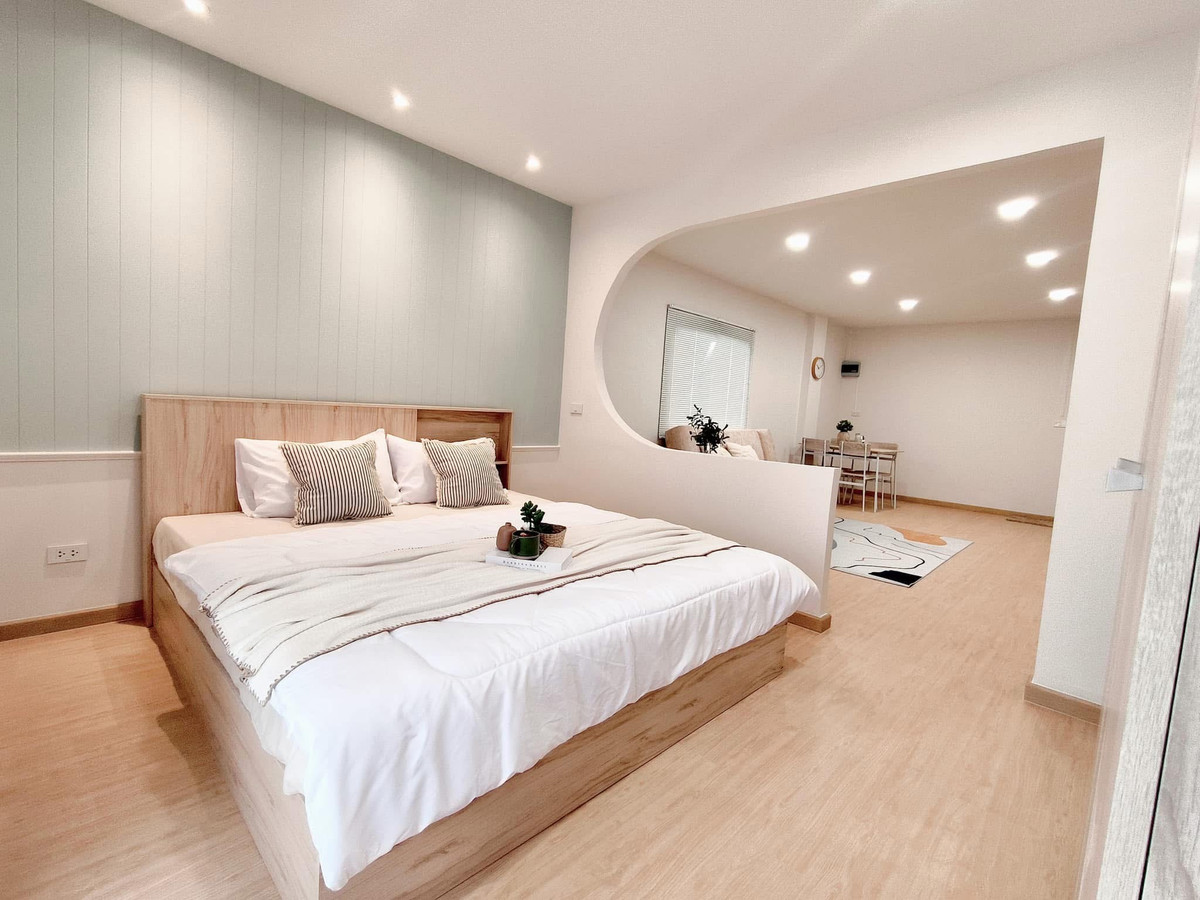 Why buy a new condo with a narrow room? Price over a million... When you are the “Renovated room ready to move in” large size 43.56 sq m. for less than a million? Why buy a new condo with a narrow room? Price over a million... When you are the “Renovated room ready to move in” large size 43.56 sq m. for less than a million?