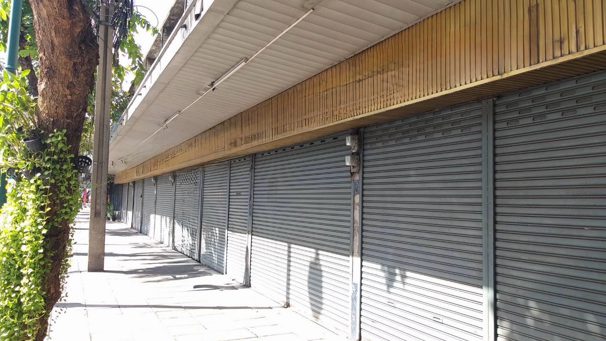 Prime Development Land with Existing Buildings for Sale in Thonburi – Wongwian Yai Area Near ICONSIAM & MRT, Ideal for Large-Scale Project Investment
